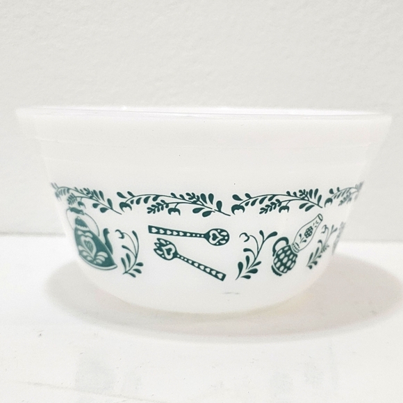 Vintage Federal Milk Glass Scandinavian Turquoise American Homestead Mixing Bowl - Picture 1 of 10